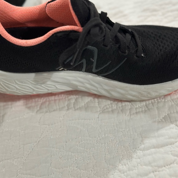 New Balance Women size 8 Black/pink Memory Foam Tennis Shoes. - Picture 11 of 14